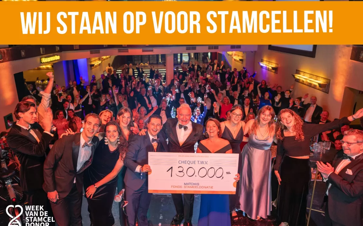 Groepsfoto van het Gala Wij Staan Op Voor Stamcellen met de cheque