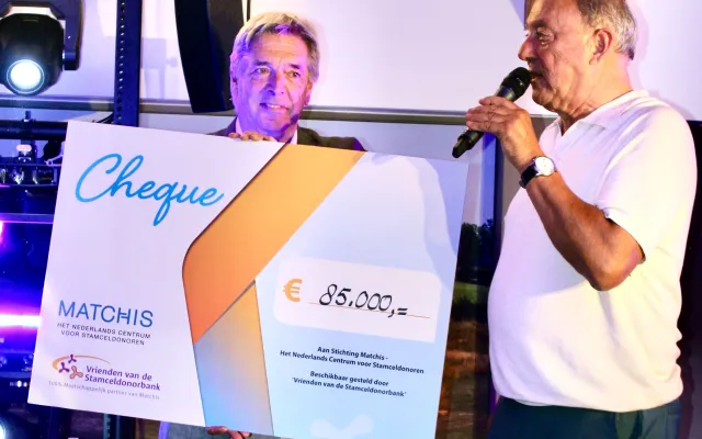 Cheque vrienden van de stamceldonorbank